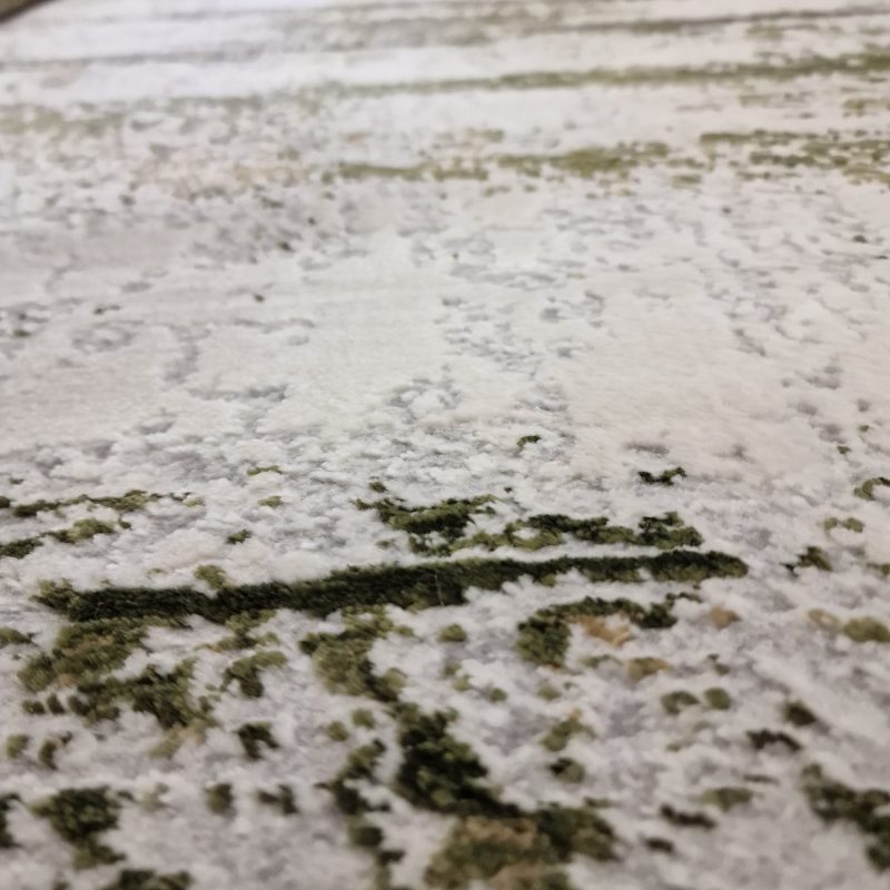 tapete branco e pretos